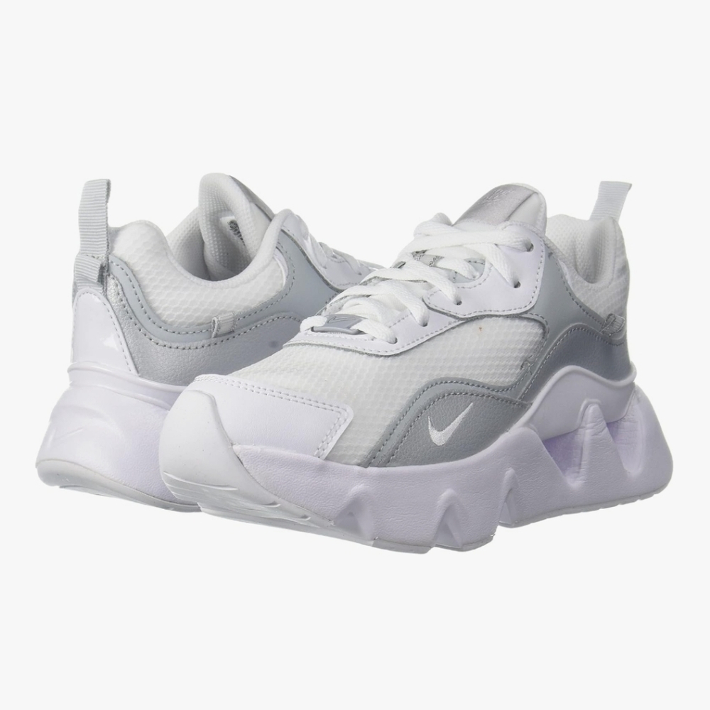Nike RYZ 365 2 women's shoes in the White Metallic Platinum colorway. Size 6.5